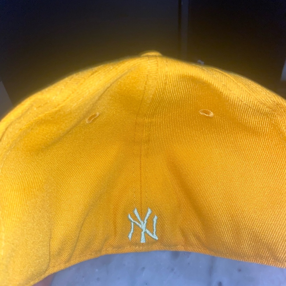 New York Yankees New Era 59FIFTY fitted hat. Size 8. - Picture 3 of 5